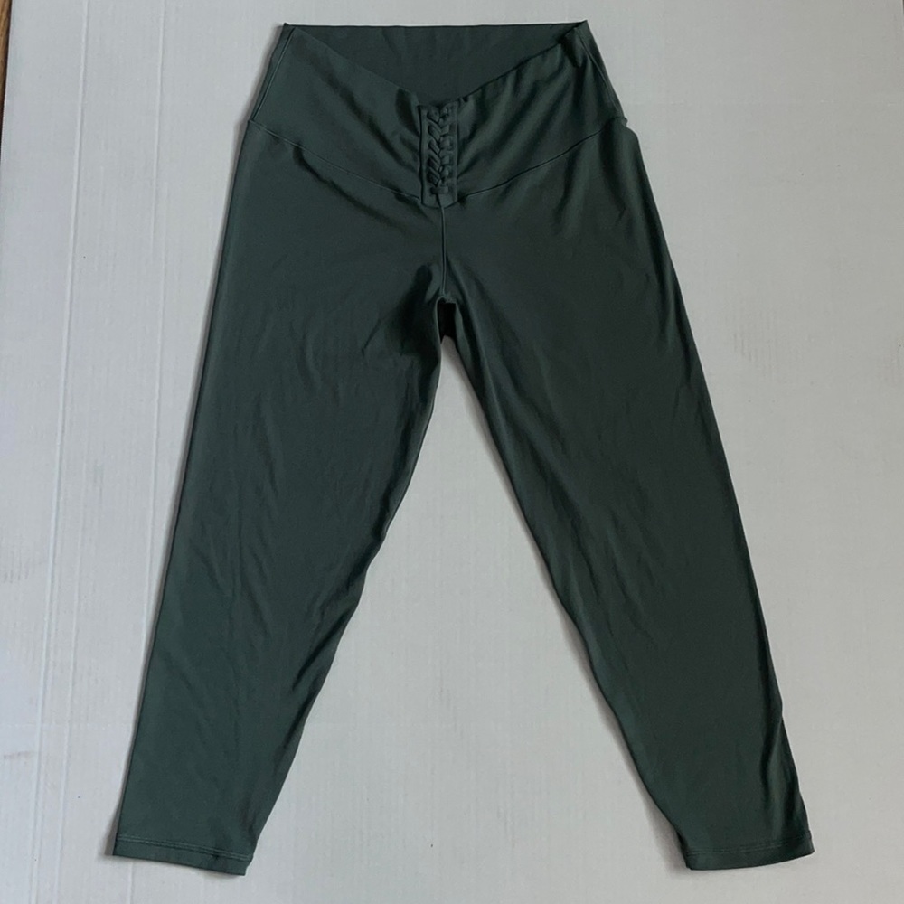 Offline by Aerie Real Me Laced Hi Waisted 7/8 Legging XL Short color Palm